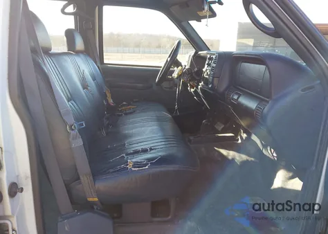 1997 Chevrolet Suburban 1500 z USA, uszkodzony, nr VIN 3GNFK16R1VG130749